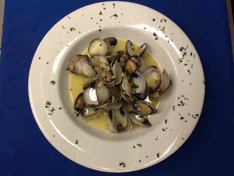 Steamed clams in garlic butter are taste unbelievable when they are this fresh